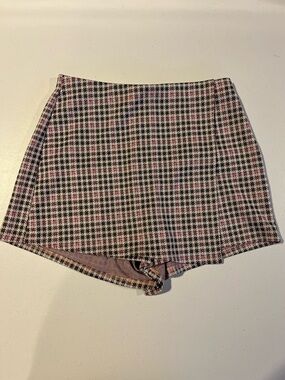 Windsor Pink, Light Purple, and Dark Grey Houndstooth Skort